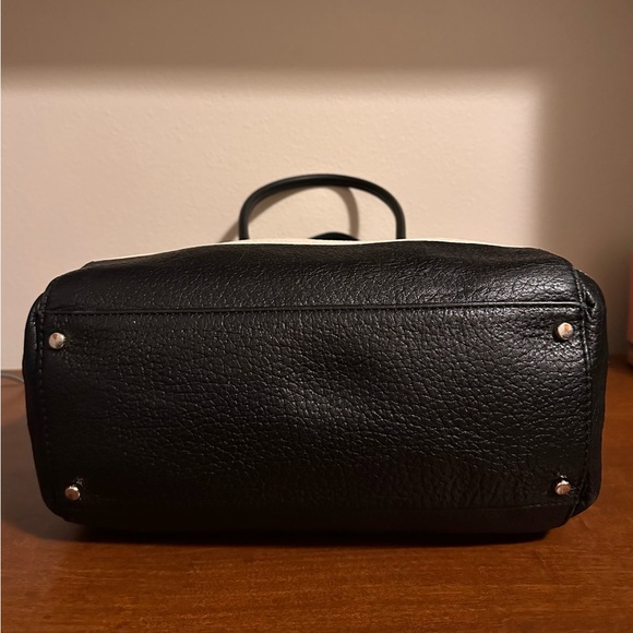 Kate Spade Kendall Court Henley Purse. - Picture 5 of 7